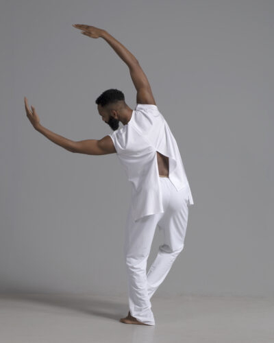 (a) Men's top accented w/ slit |matte white