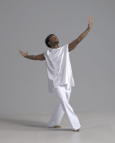 (a) Men's top accented w/ slit | satin pure white