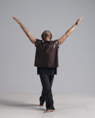 (a) Men's asymmetric top | metallic chocolate